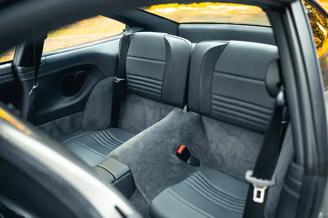 Porsche 911 view 7