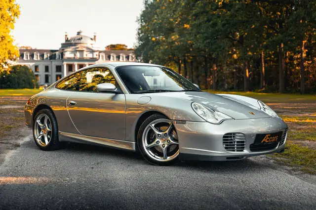 Porsche 911 view 2