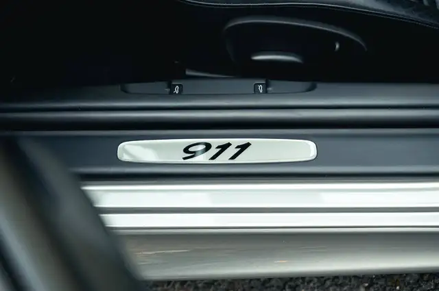 Porsche 911 view 14