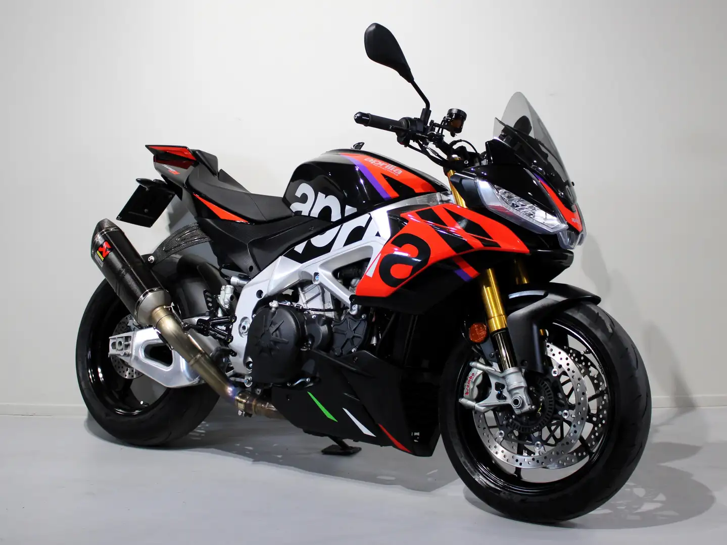 Aprilia Tuono V4 Factory - 2