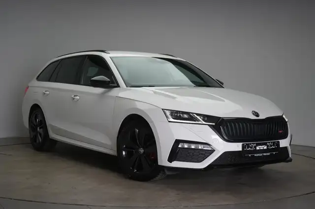 Skoda Octavia main image