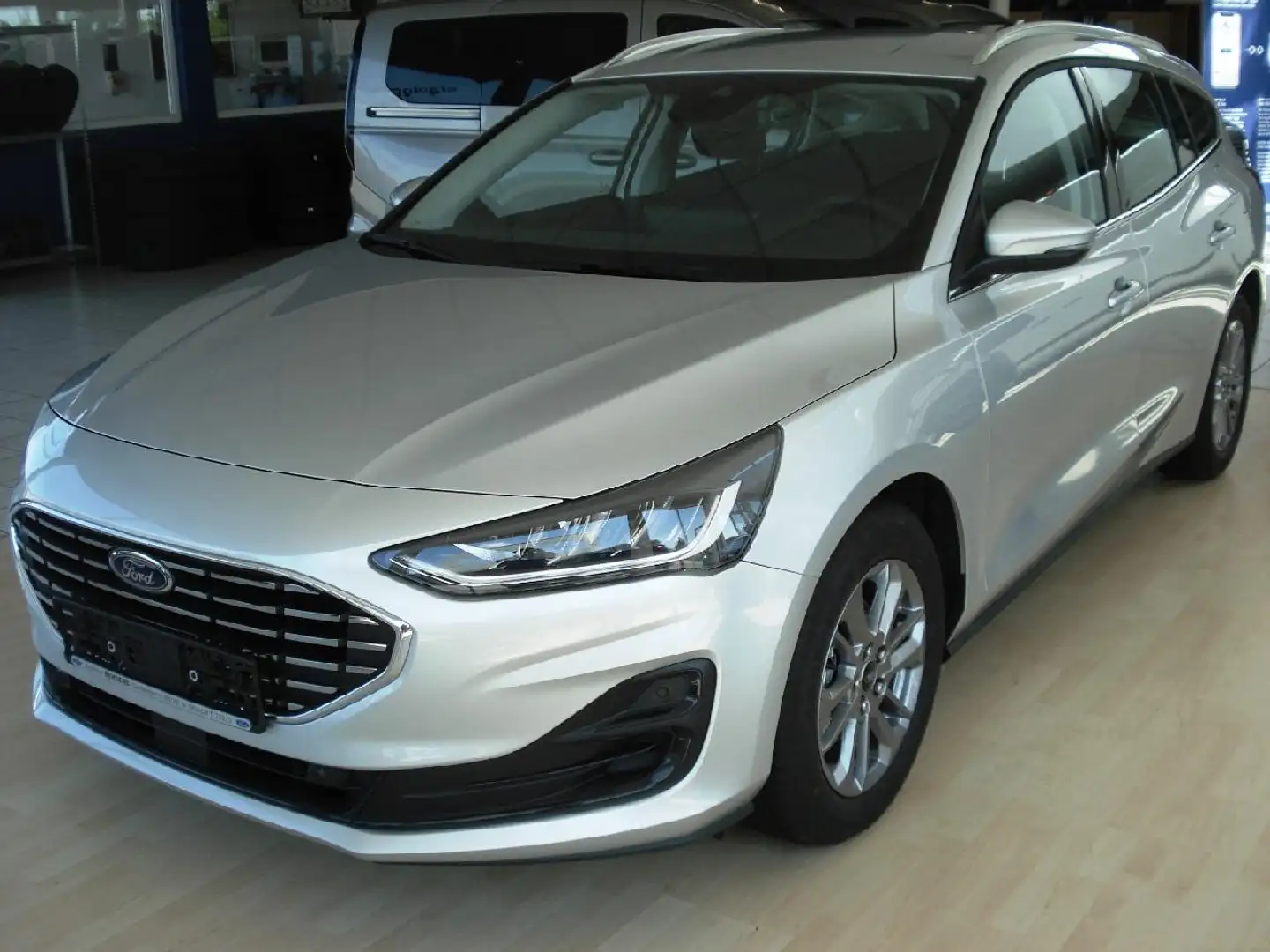 Ford Focus Titanium Silber - 1