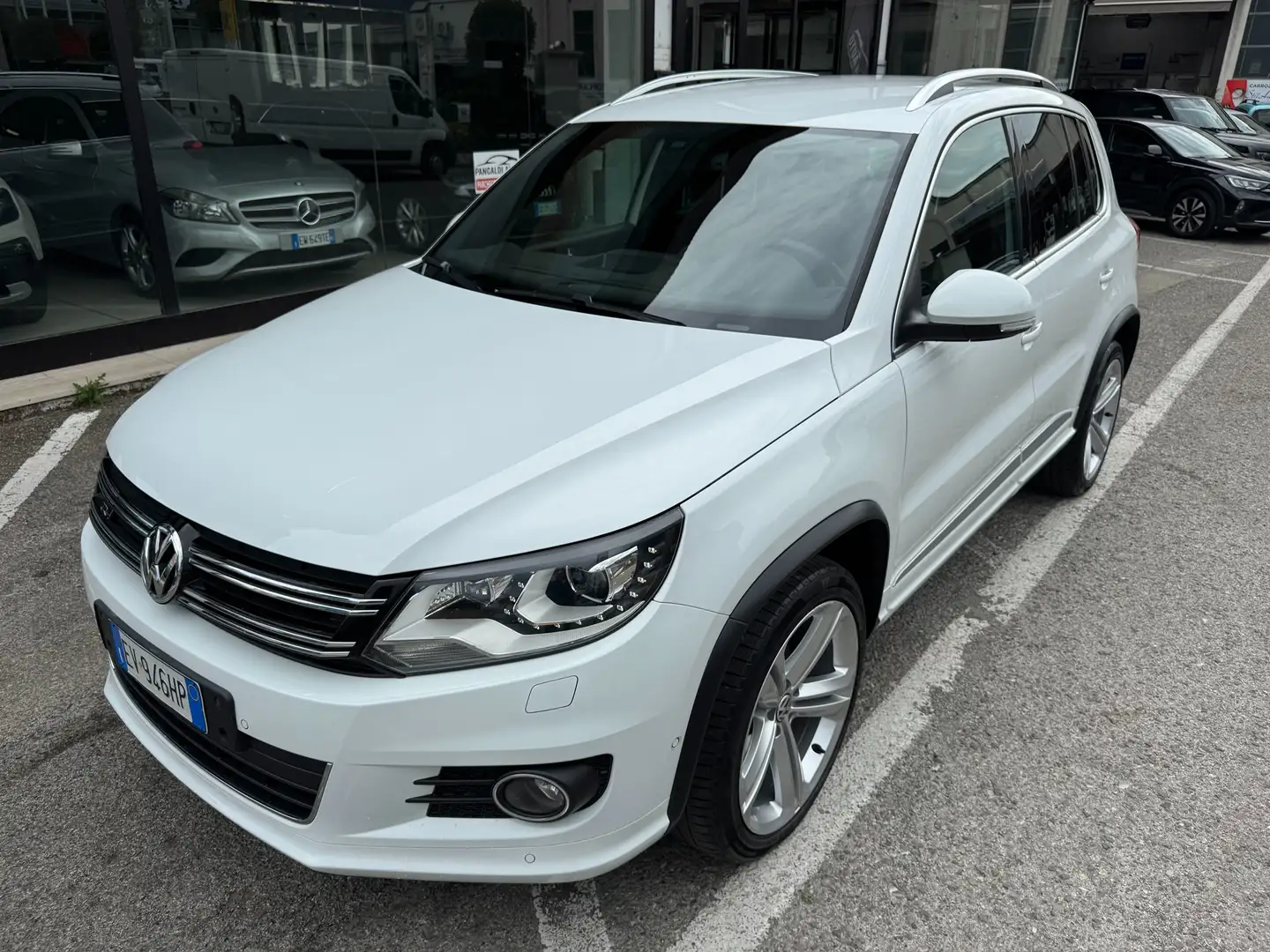 Volkswagen Tiguan Tiguan 2.0 tdi Sport R-LINE 4 MOTION,XENO,19,NAVY, Blanc - 1