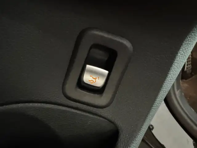 Mercedes-Benz C-Class view 23