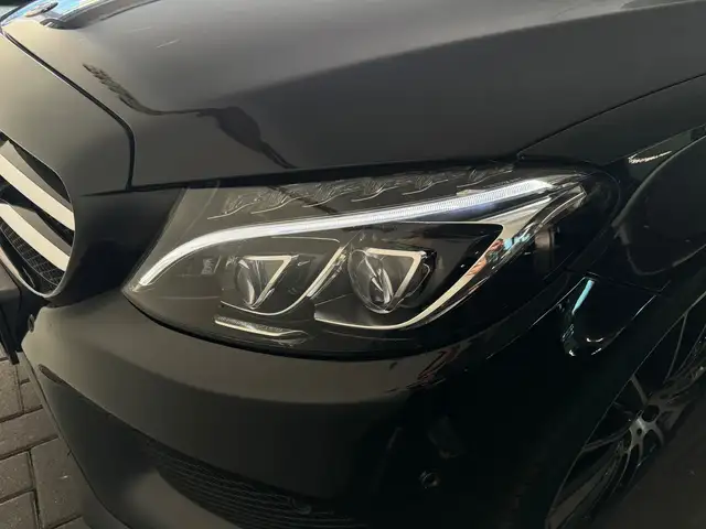 Mercedes-Benz C-Class view 27