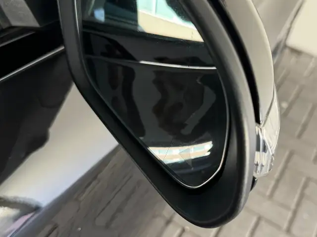 Mercedes-Benz C-Class view 19
