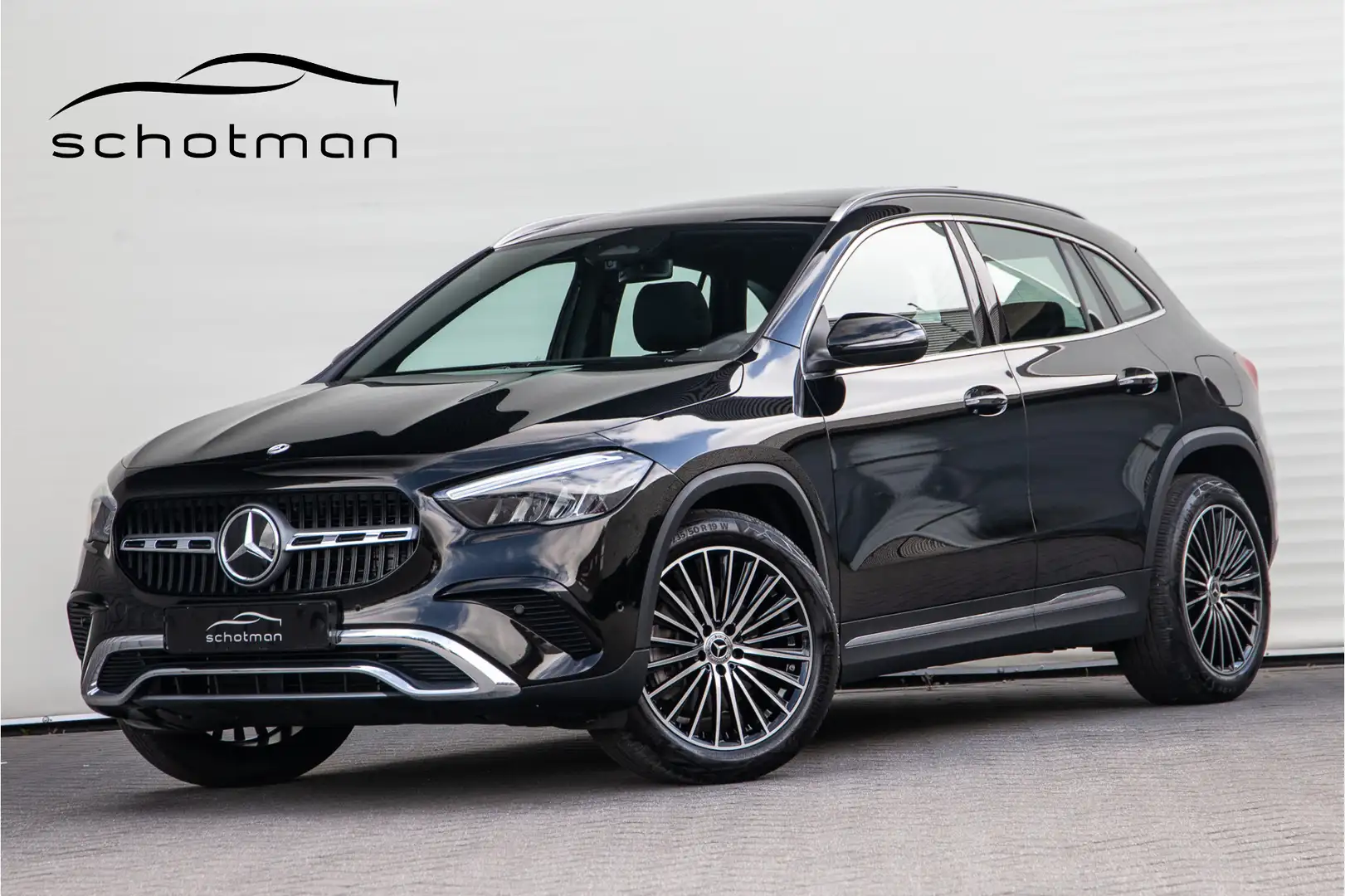 Mercedes-Benz GLA 250 e Luxury Line, Panorama, Key-Less, Hybrid 2024 Fekete - 1