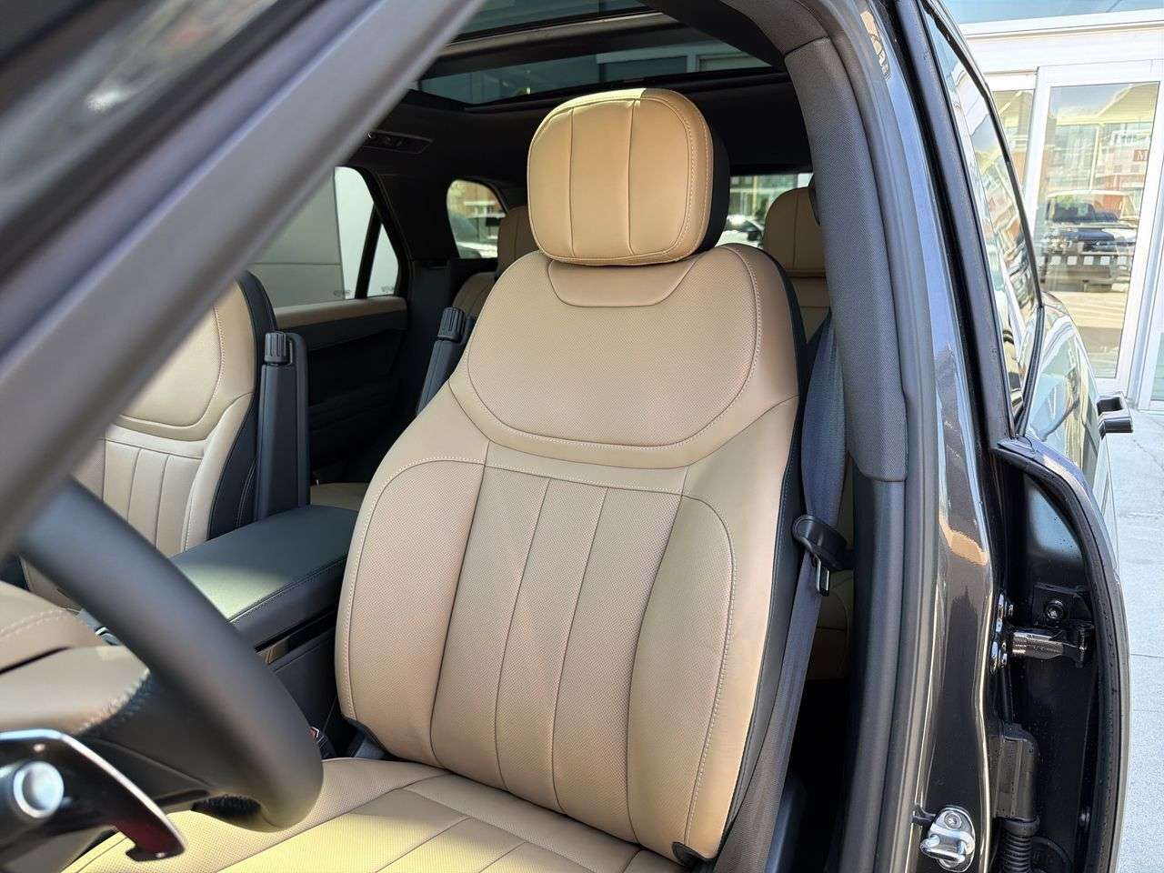 2026 Land Rover Range Rover Sport P400 Dynamic HSE thumb 8