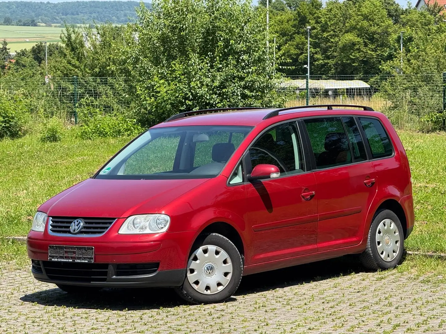 Volkswagen Touran 1.6 FSI Automatik T guter Zustand Tüv Neu Rot - 2