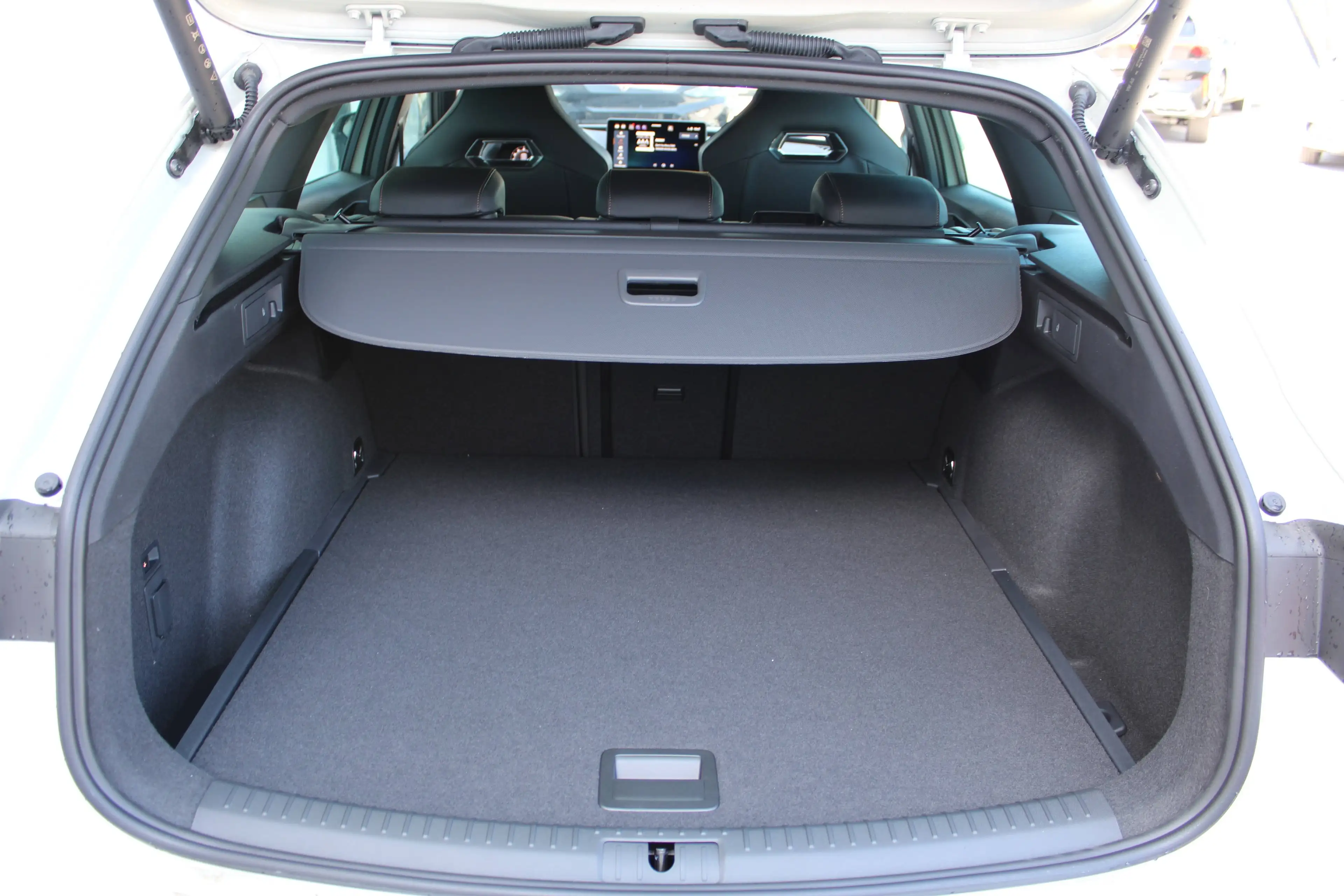 CUPRA Leon SP Kombi 1.5 eTSI DSG 150 PS mit megavielen Extras! — photo 7
