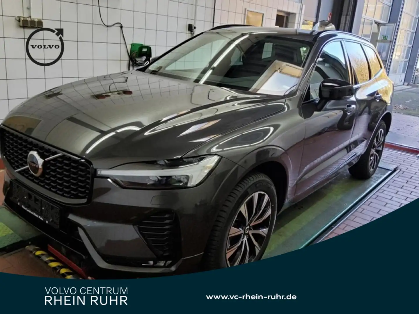 Volvo XC60 B5 AWD  PLUS DARK  FAP+HKSOUND+WINTERPAK+LM Grau - 1