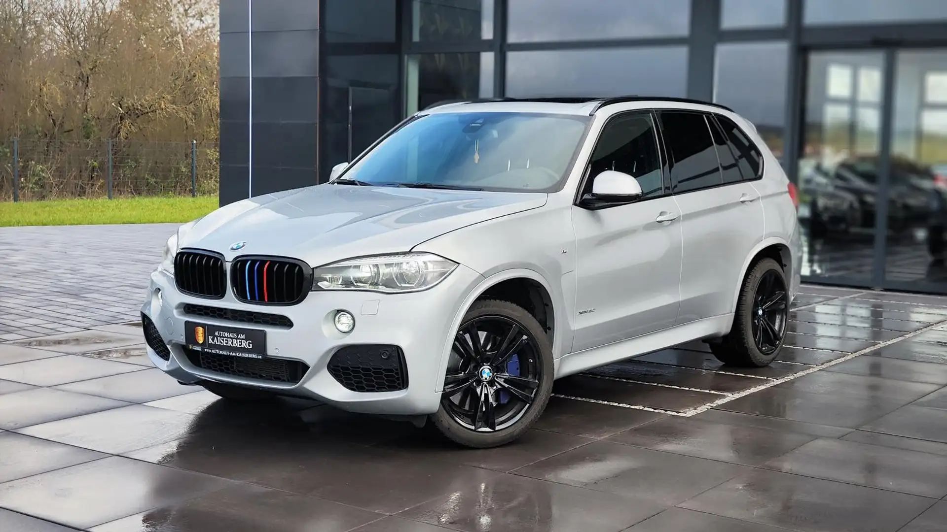 BMW X5 xDrive50i V8 M PAKET * 7 SITZER * PANO * HUD* Argent - 1