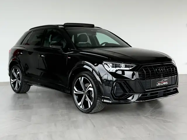 Audi Q3 view 6