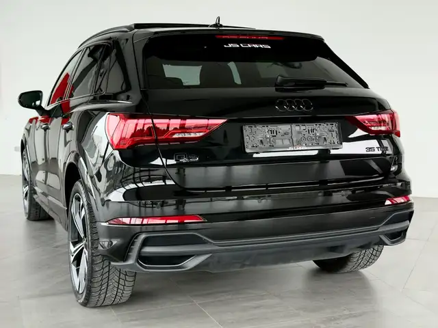 Audi Q3 view 8