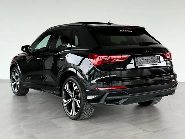Audi Q3 view 7
