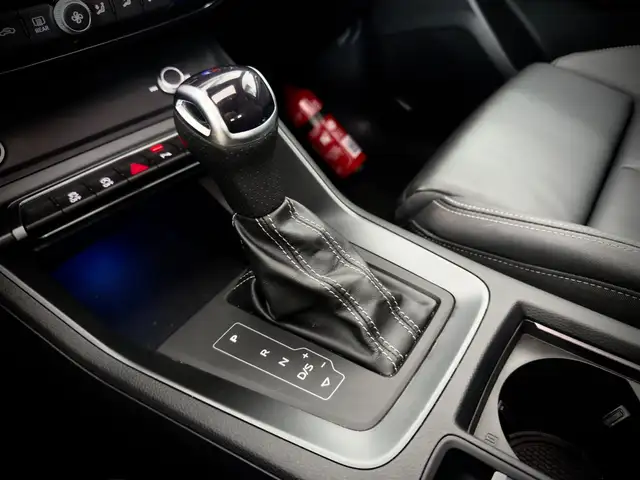 Audi Q3 view 15
