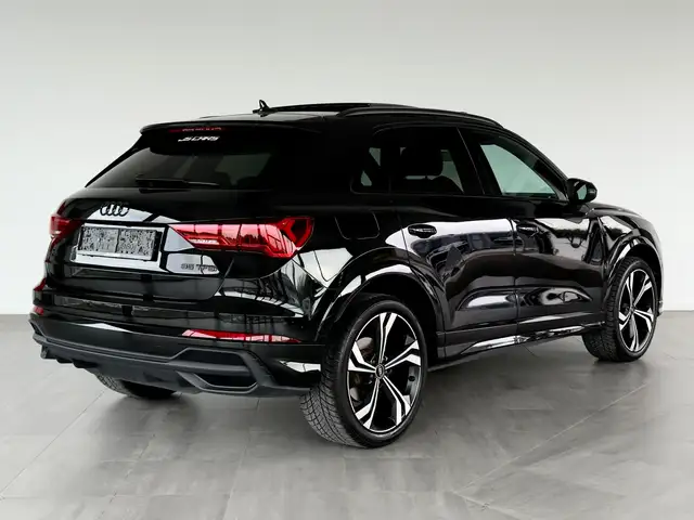 Audi Q3 view 11