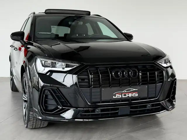 Audi Q3 view 5