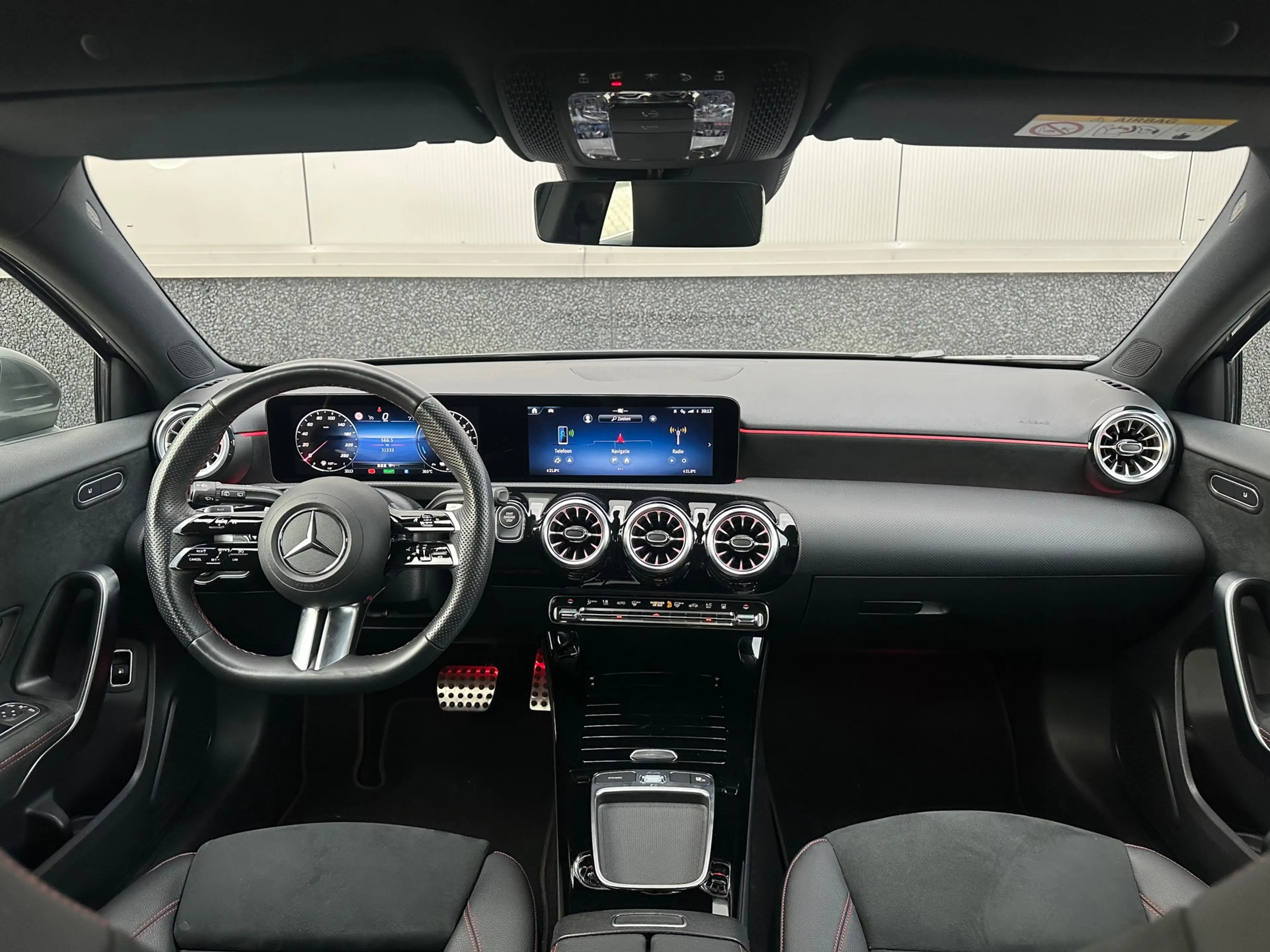 Mercedes-Benz A 250 e AMG Line Facelift Keyless Sfeerverlichting Camer — photo 4