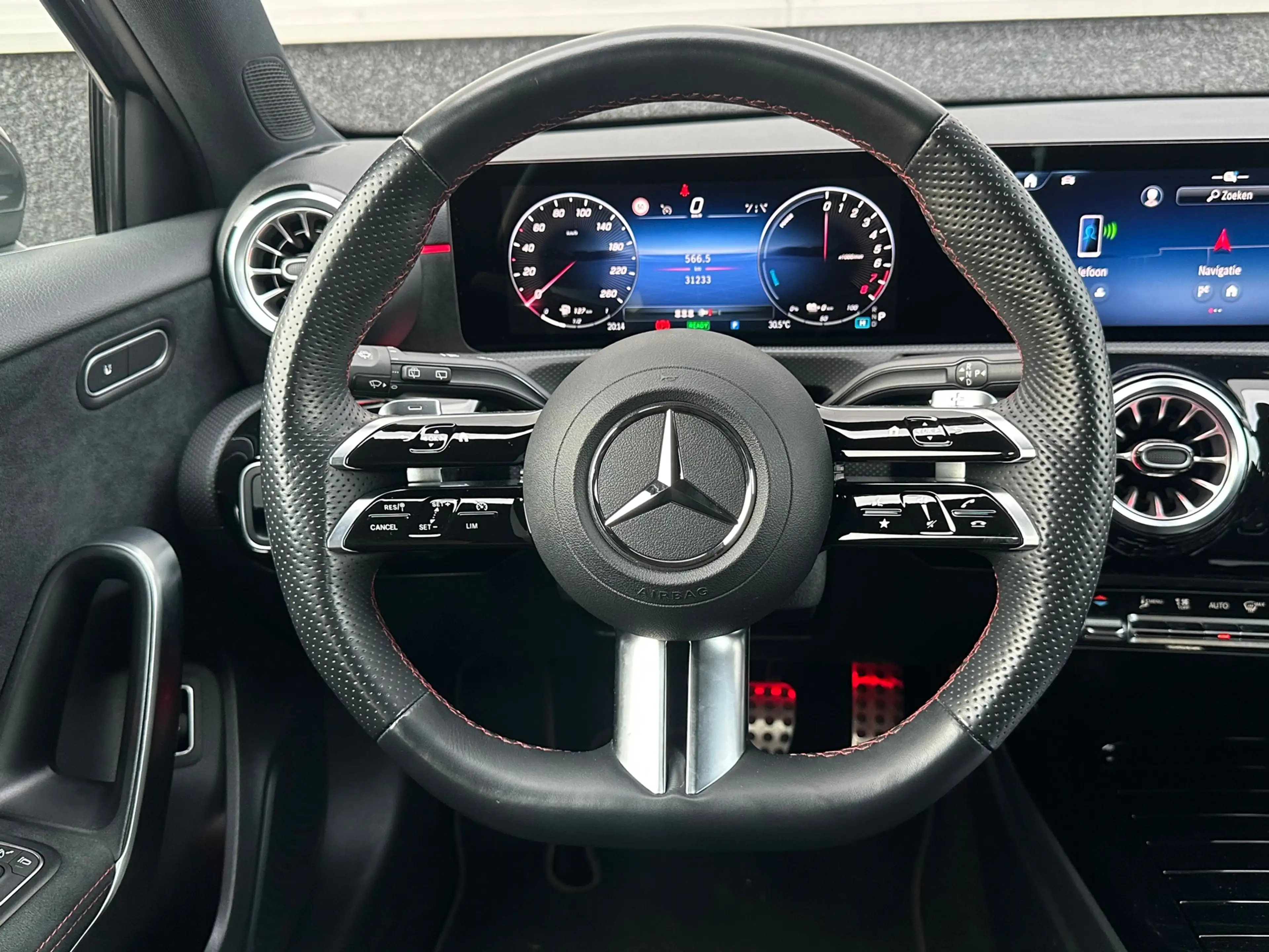 Mercedes-Benz A 250 e AMG Line Facelift Keyless Sfeerverlichting Camer — photo 15