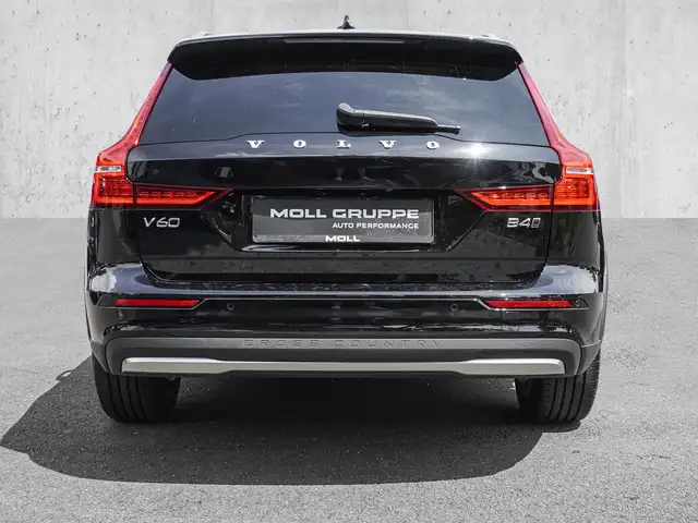 Volvo V60 Cross Country view 6