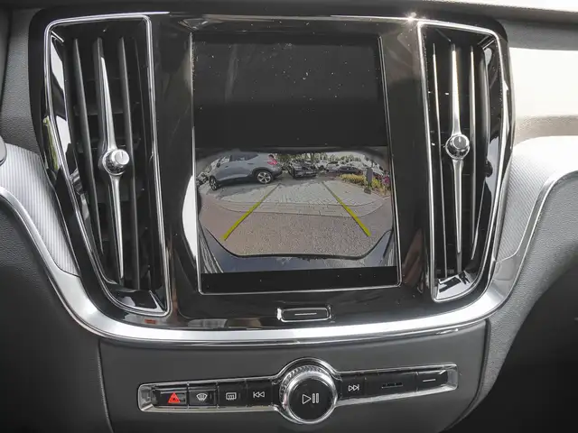 Volvo V60 Cross Country view 13