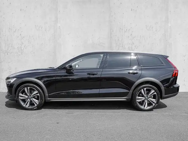 Volvo V60 Cross Country view 5