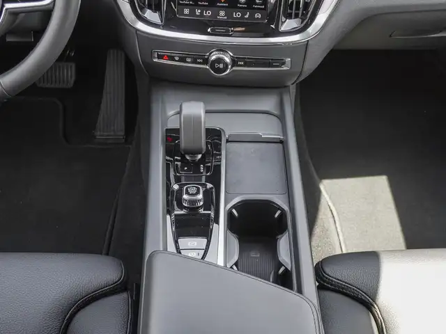 Volvo V60 Cross Country view 14