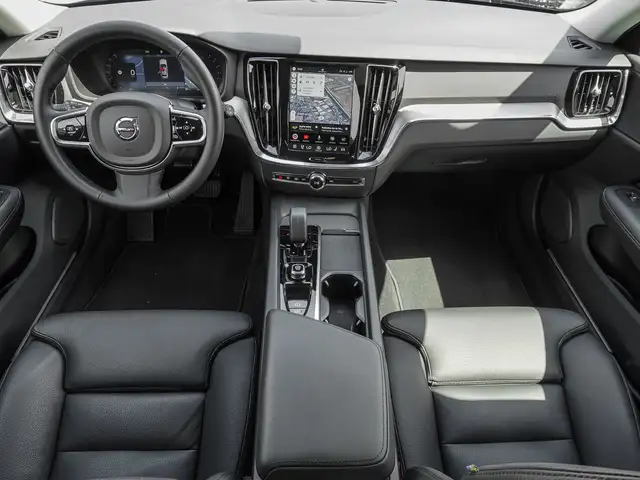 Volvo V60 Cross Country view 10