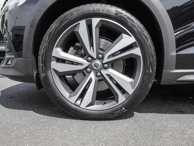 Volvo V60 Cross Country view 7