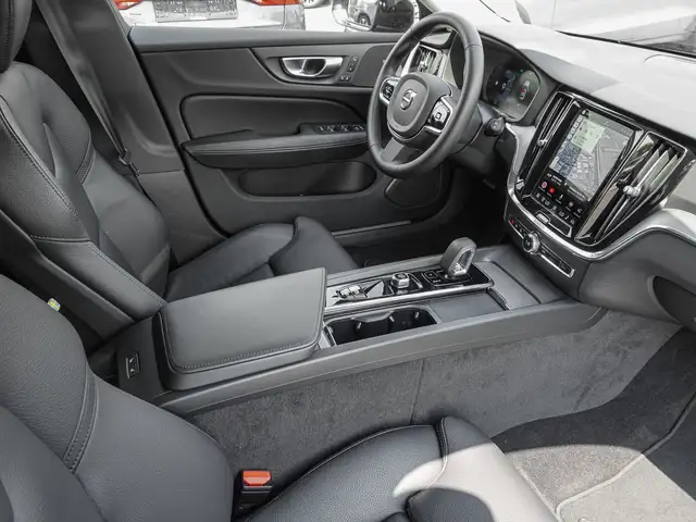 Volvo V60 Cross Country view 8