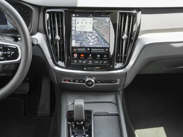 Volvo V60 Cross Country view 12