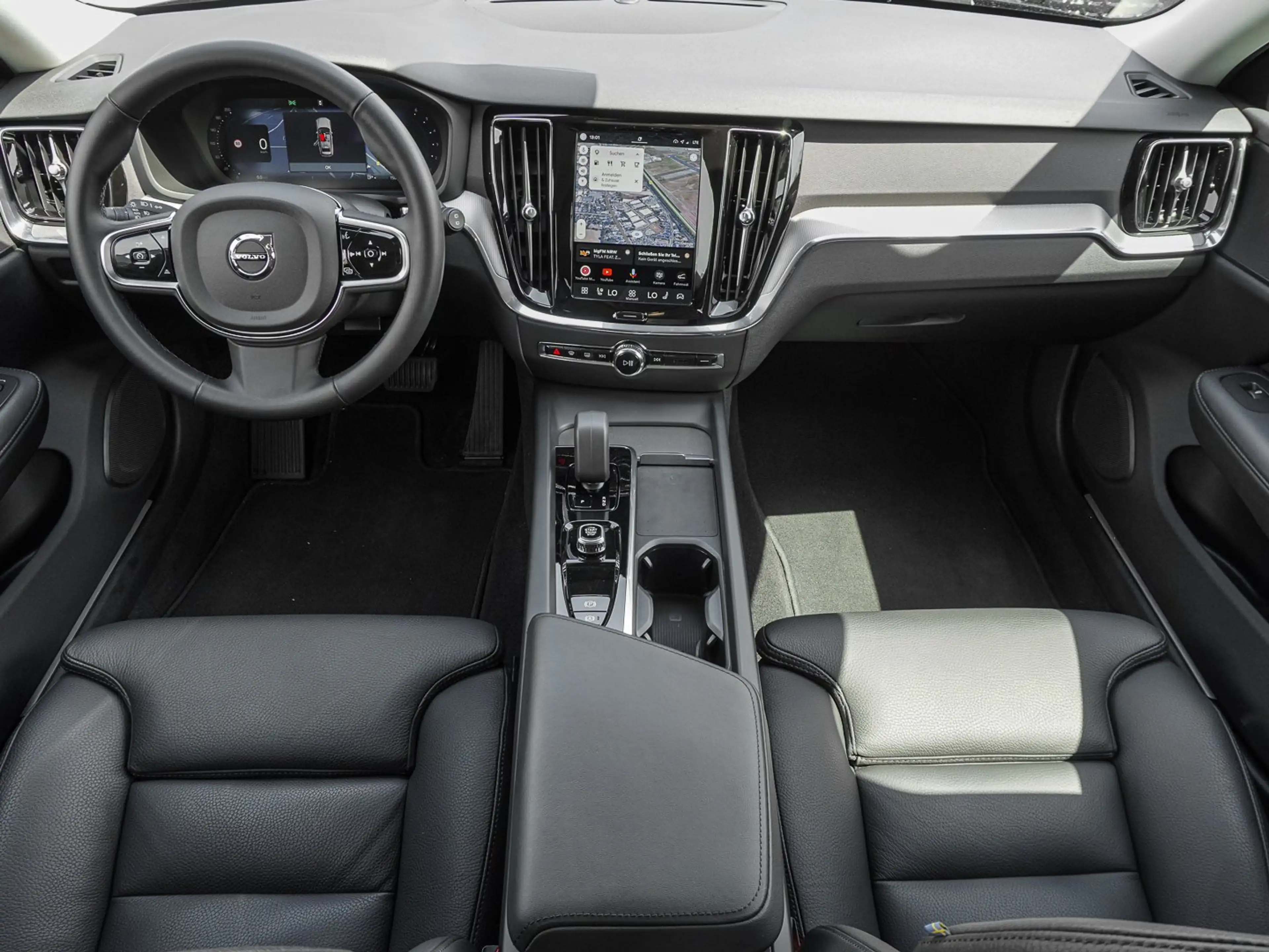 Volvo V60 Cross Country B4 AWD Plus LED — photo 10