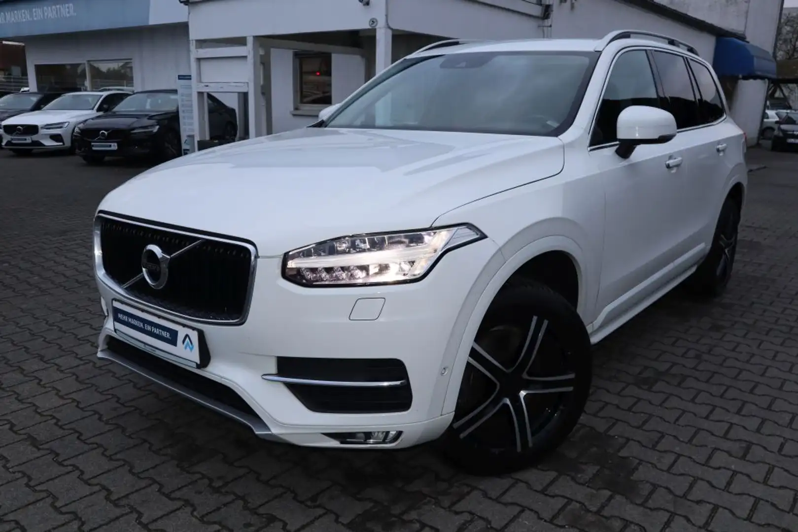 Volvo XC90 XC90 D5 AWD Geartronic Momentum|NAVIGATION|SHZG - 1