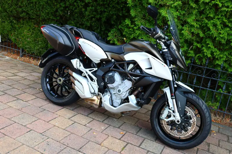 MV Agusta Stradale 800 - foto 8