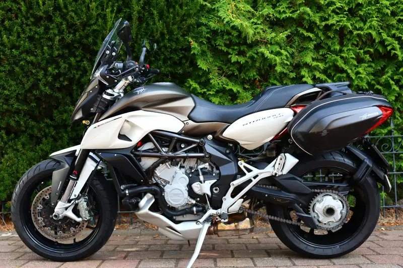 MV Agusta Stradale 800 - foto 4