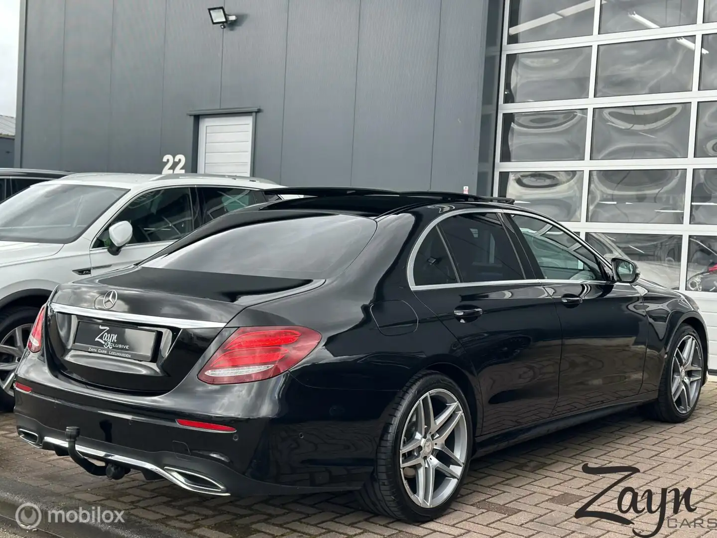 Mercedes-Benz E 220 220D Prestige Plus | AMG | PANO | 360 | Černá - 2