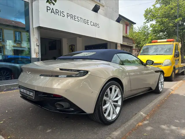 Aston Martin DB11 view 11