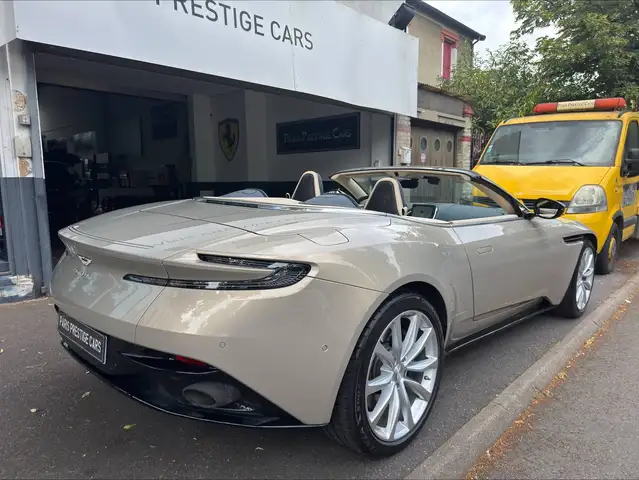 Aston Martin DB11 view 12