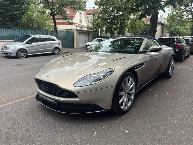 Aston Martin DB11 view 4