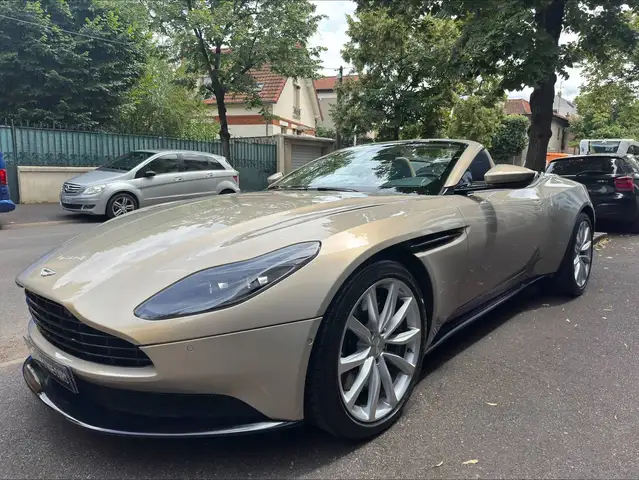 Aston Martin DB11 view 5