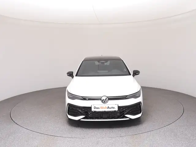 Volkswagen Golf view 3