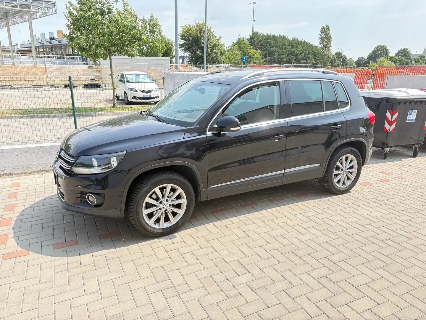 Volkswagen Tiguan Tiguan I 2011 2.0 tdi Track Nero - 2