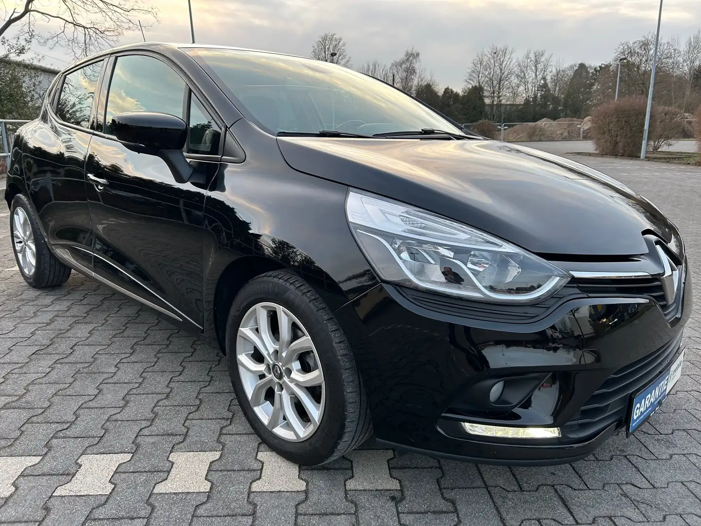 Renault Clio Clio TCe 90 *KLIMA*PDC*SITZHEIZUNG*NAVI*BLUETOOTH Schwarz - 2