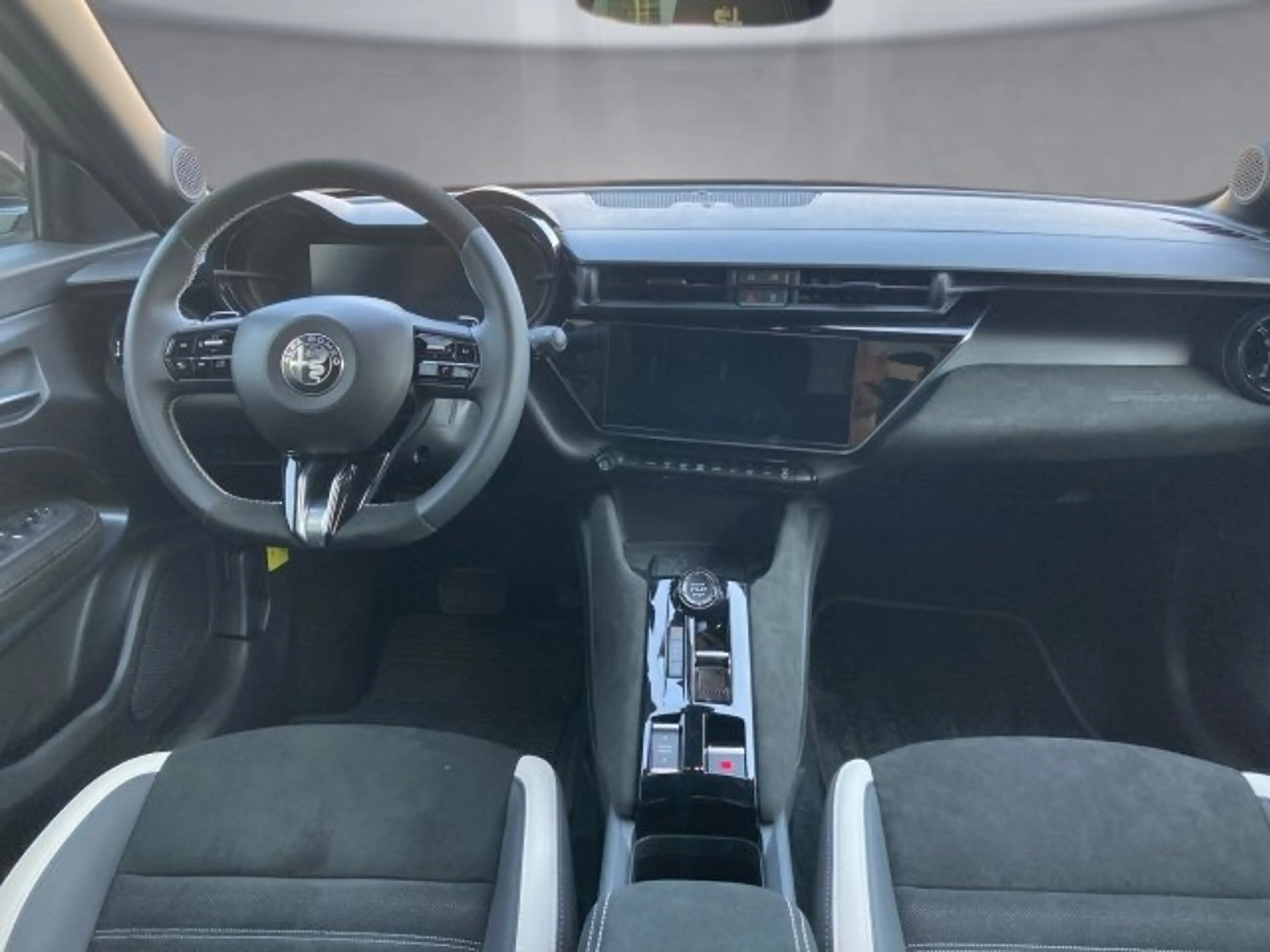 Alfa Romeo Junior Ibride Sport Speciale — photo 9