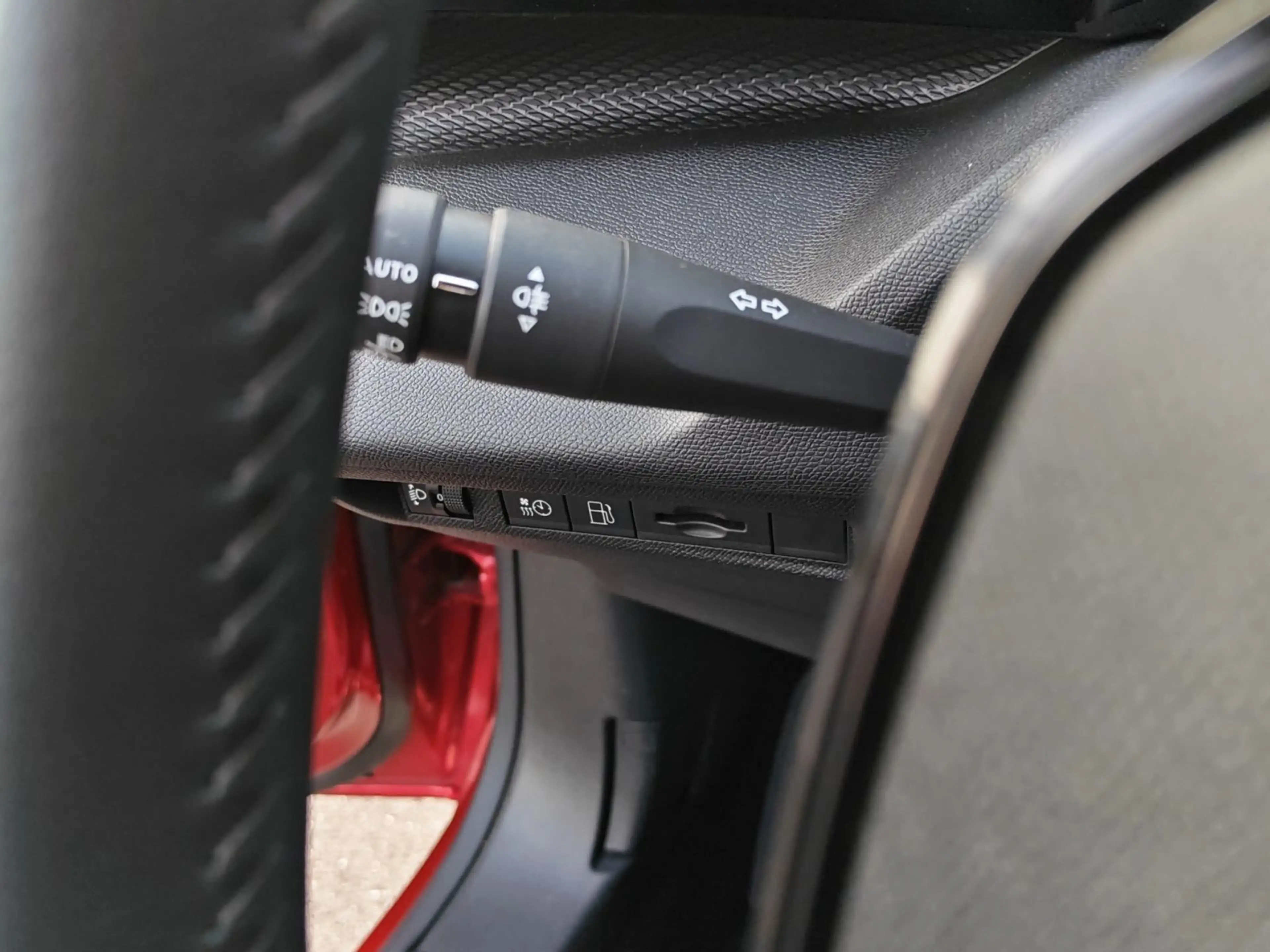 Peugeot 308 SW Active Pack PHEV 180 Navi Sitzheizung Len — photo 16