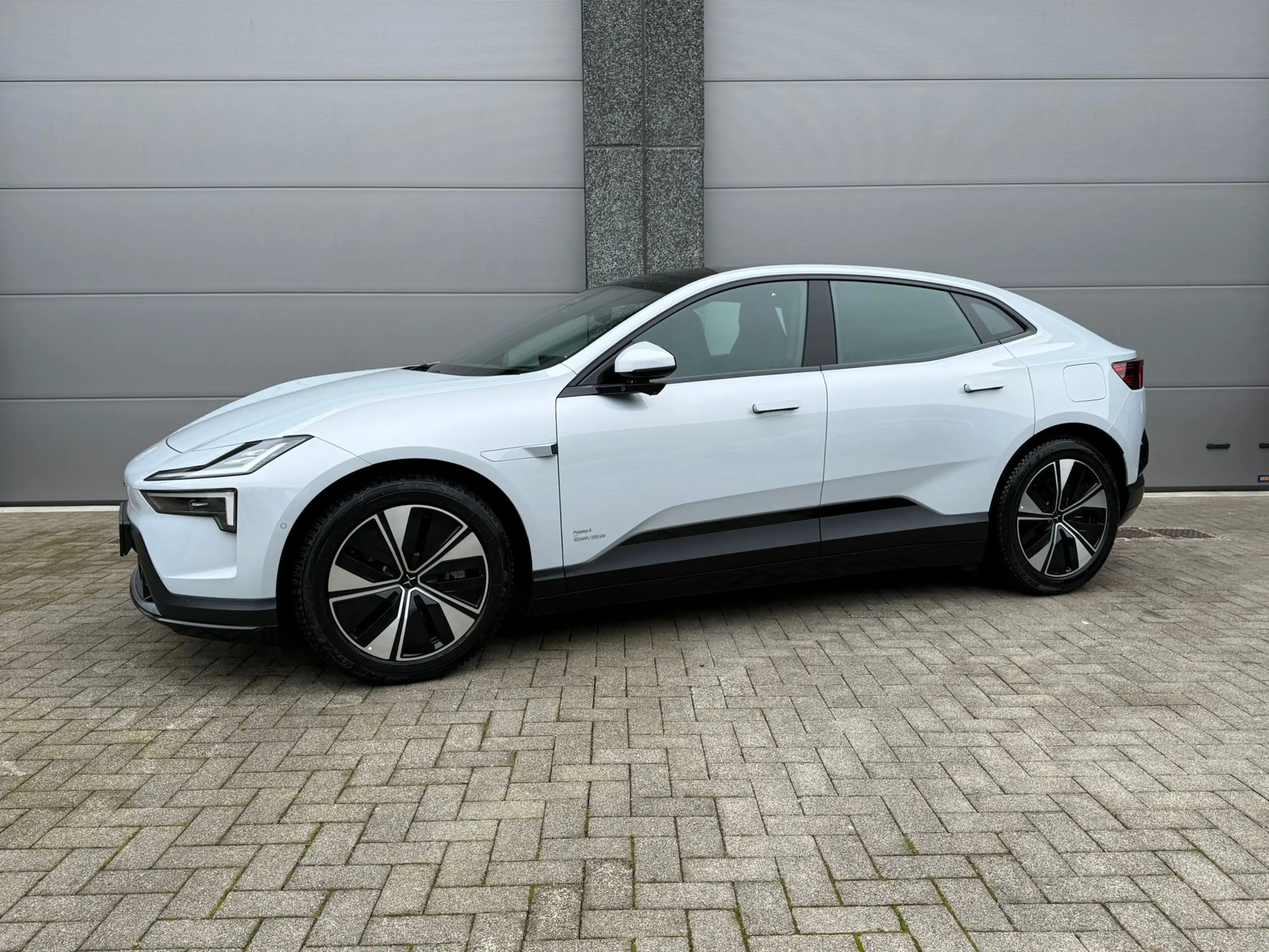 Polestar 4 100 kWh Long Range Single Motor *PANO / 360 / ACC* — photo 2