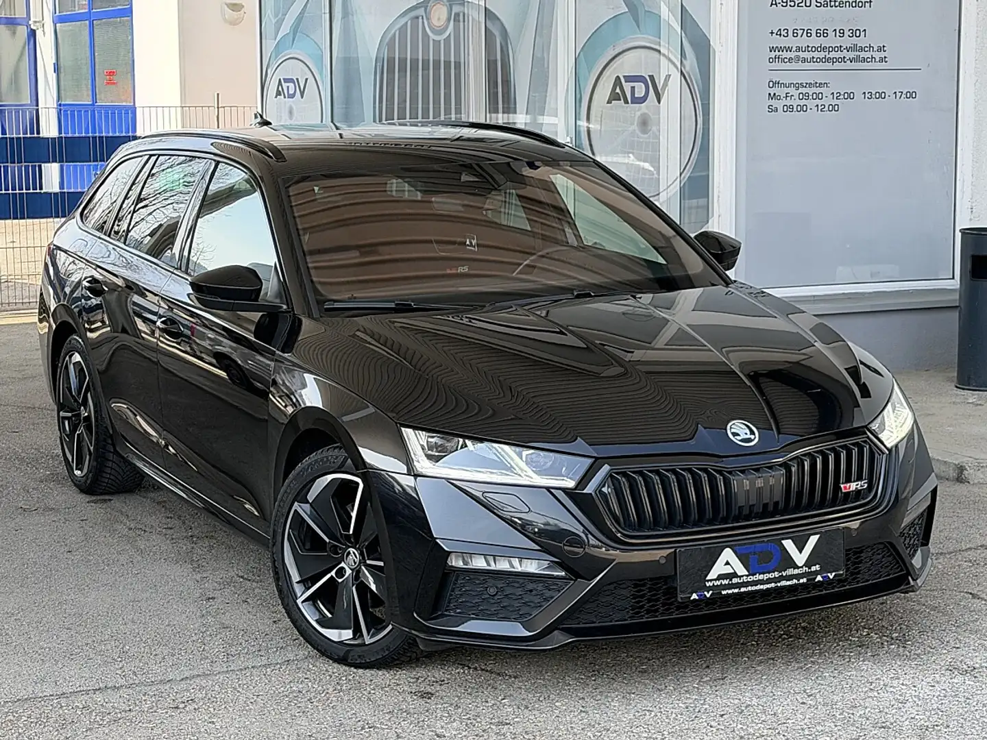 Skoda Octavia Combi 2,0 TDI 4x4 RS DSG Schwarz - 1