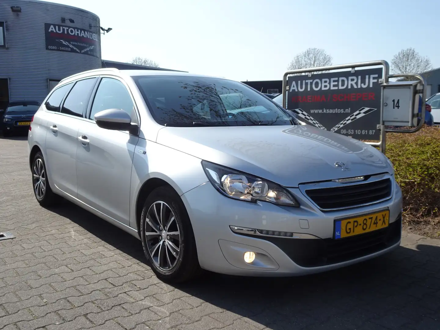 Peugeot 308 SW 1.2i 131PK Automaat Grijs - 1