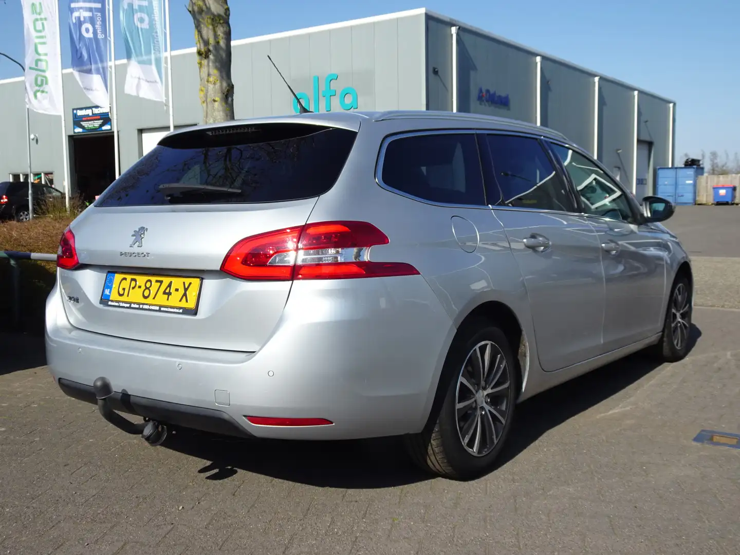 Peugeot 308 SW 1.2i 131PK Automaat Grijs - 2